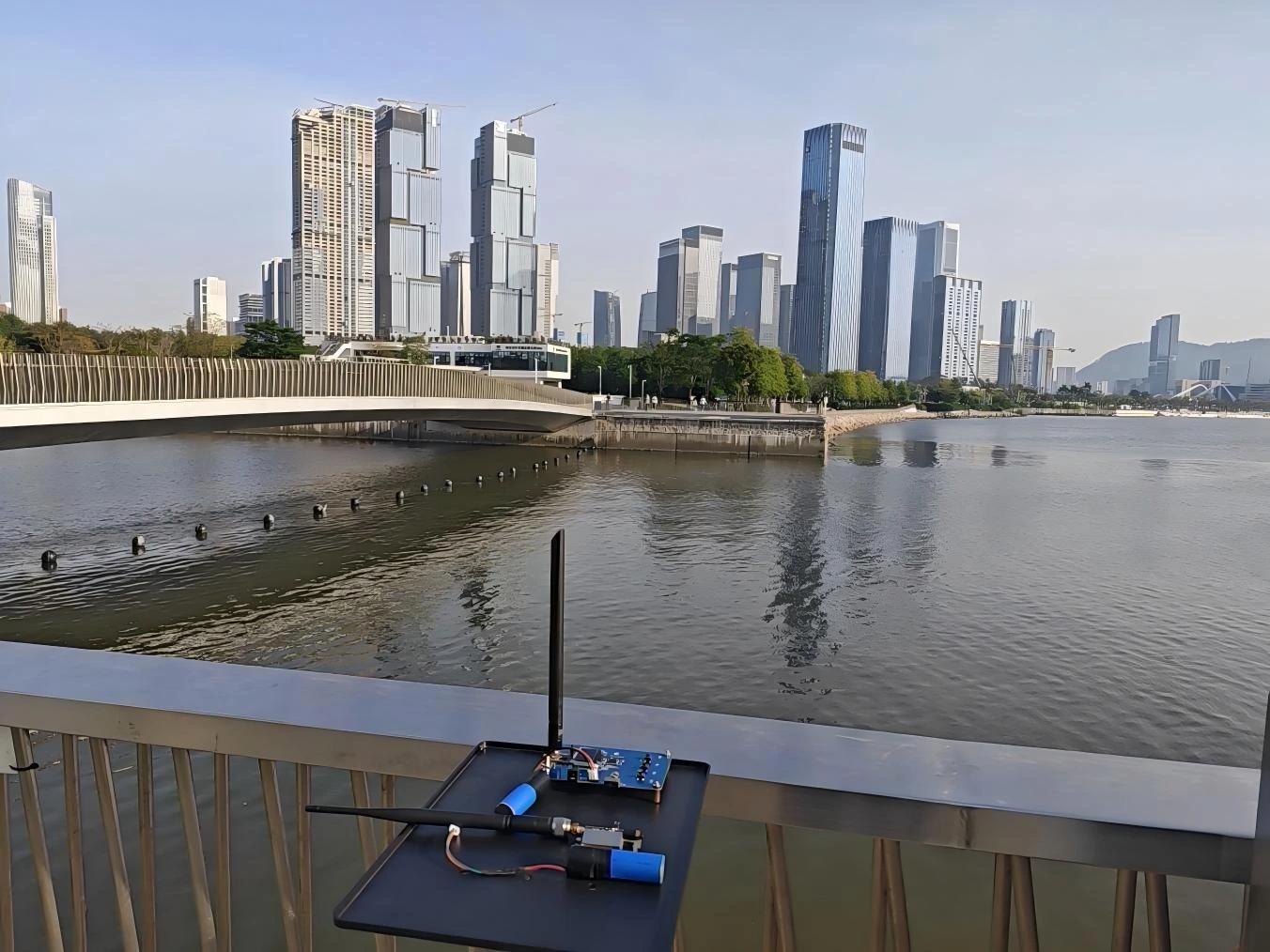 LoRa2021 field range test setup at Shenzhen OH Bay across sea surface LoRa2021 field range test setup at Shenzhen OH Bay across sea surface