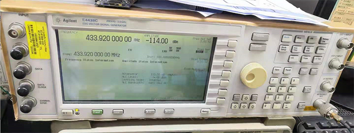 High frequency signal generator